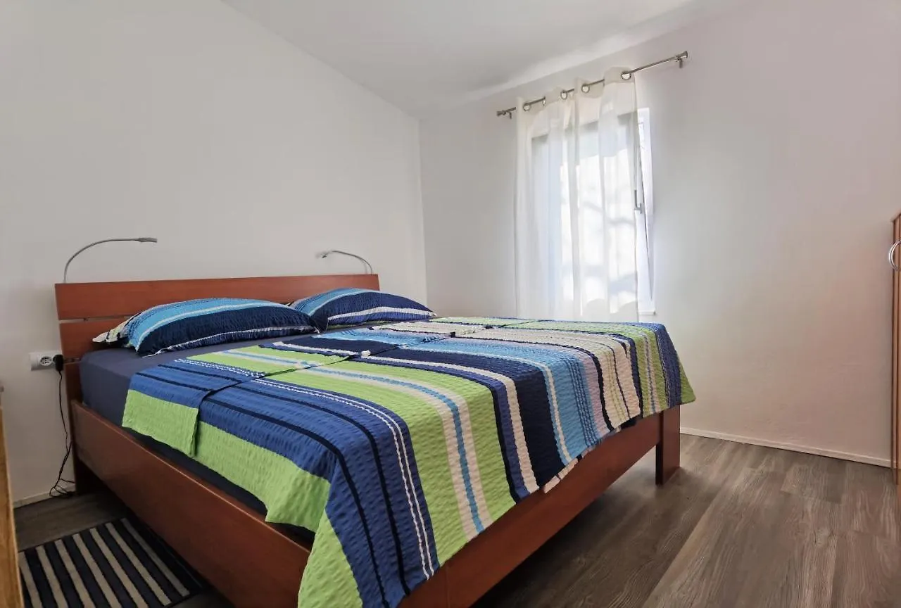Διαμέρισμα Holiday House Rosemary Μεντουλίν